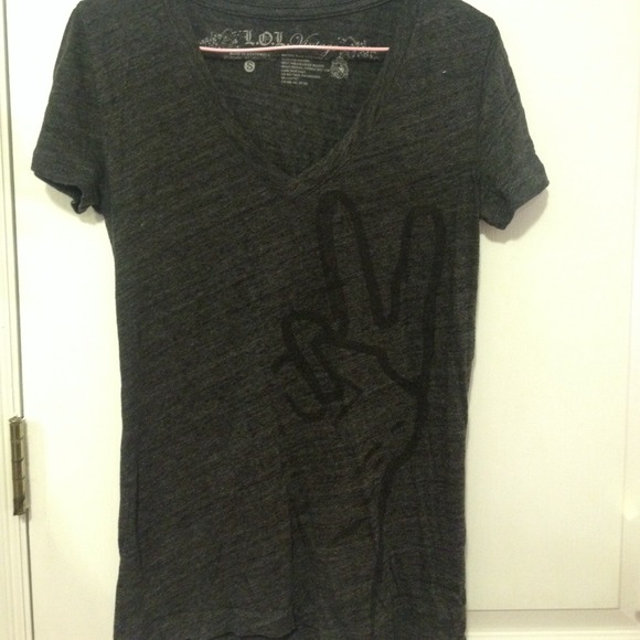 Black peace tee