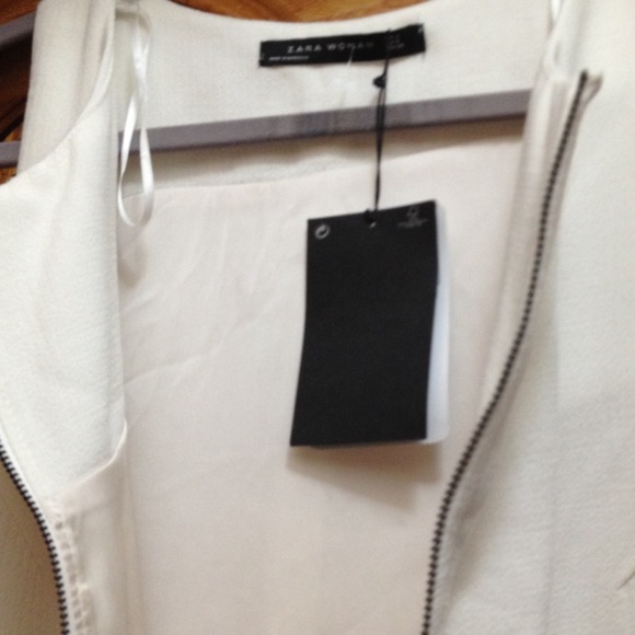 HP: Woman White Zippered Dress - Picture 2 of 3