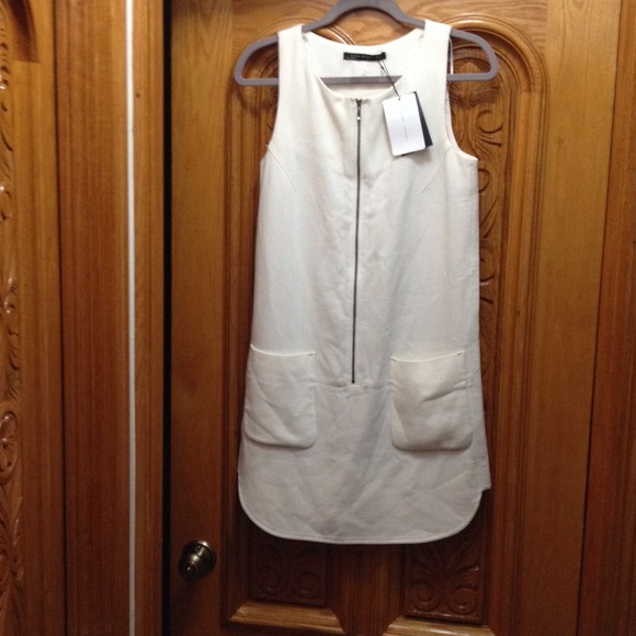HP: Woman White Zippered Dress - Picture 3 of 3