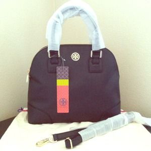 ❤️SOLD❤️🎉Tory Burch Robinson Small Dome Satchel🎉