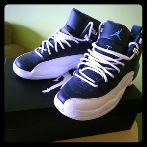 Jordan 12's size 4y