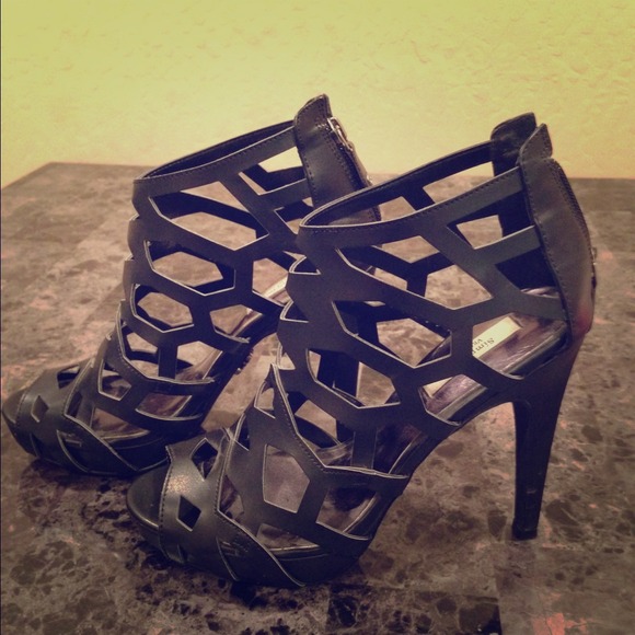 Simply Vera Wang black cage heels