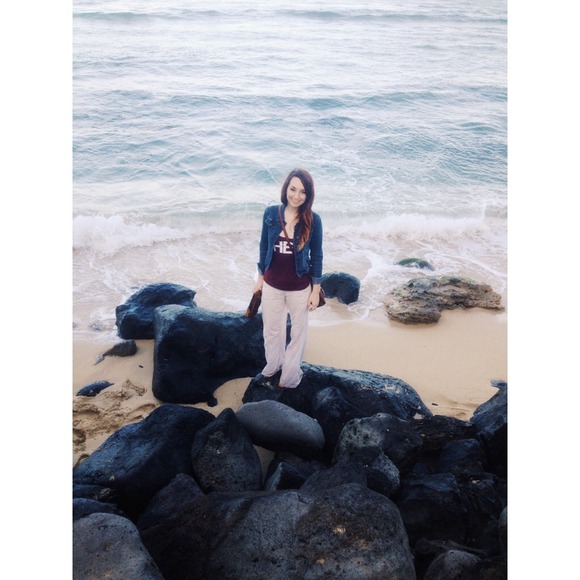 Welcome to my closet! ☕️🌻 - Picture 2 of 4