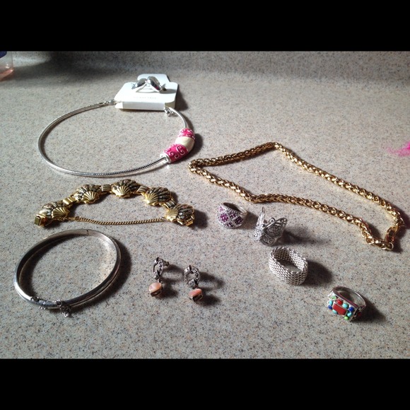 Jewelries available just choose😀