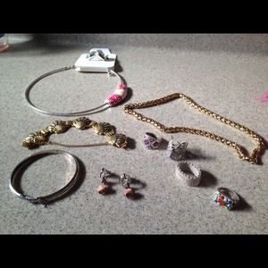 Jewelries available just choose😀