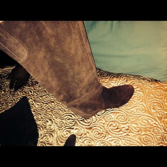 ----PRICE REDUCTION!!!!!Authentic Leather VS BOOTS