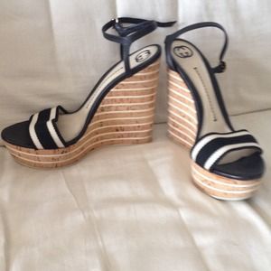 Gucci wedges size 10