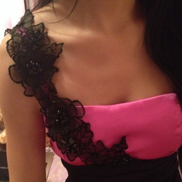 One shoulder flower dress - Picture 3 of 4