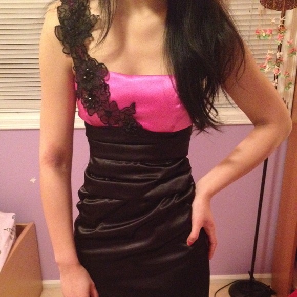 One shoulder flower dress - Picture 4 of 4
