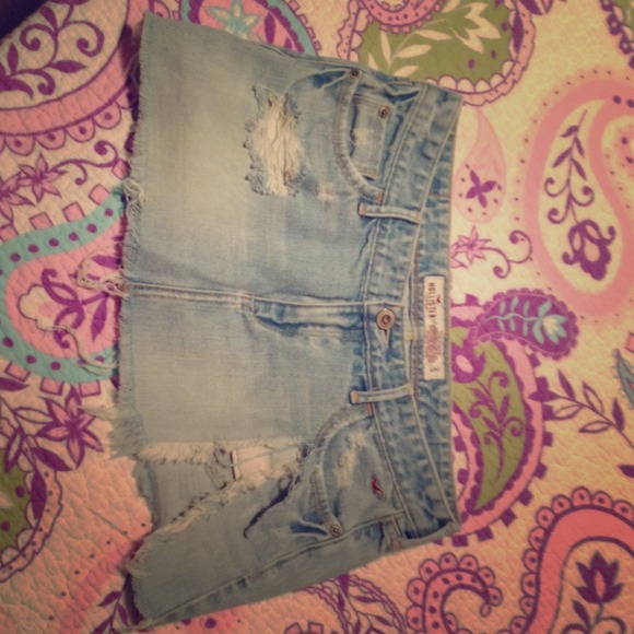 Slit up the leg hollister skirt <3 ohh la la. - Picture 1 of 4