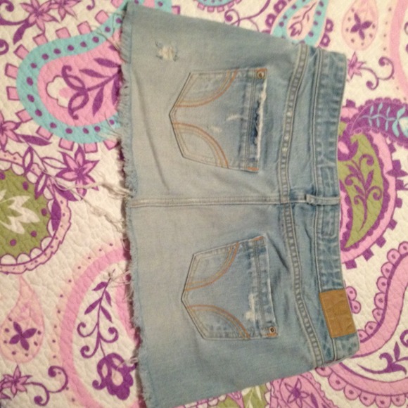 Slit up the leg hollister skirt <3 ohh la la. - Picture 2 of 4