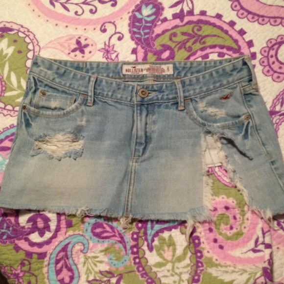Slit up the leg hollister skirt <3 ohh la la. - Picture 3 of 4
