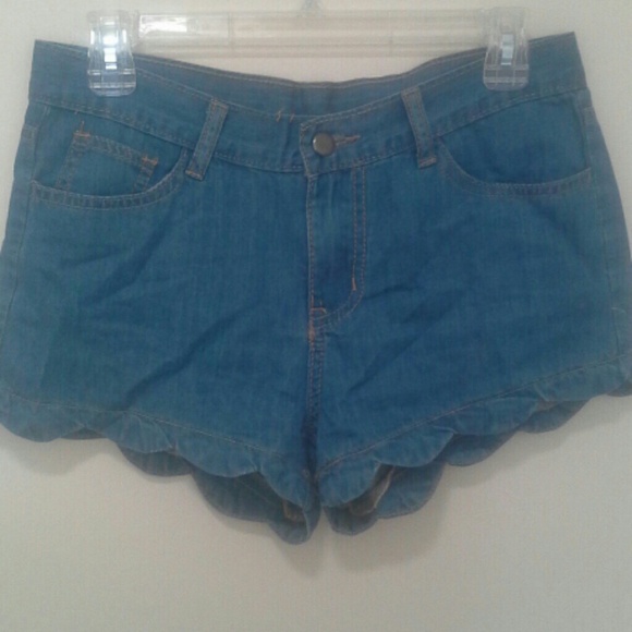 Scalloped denim shorts
