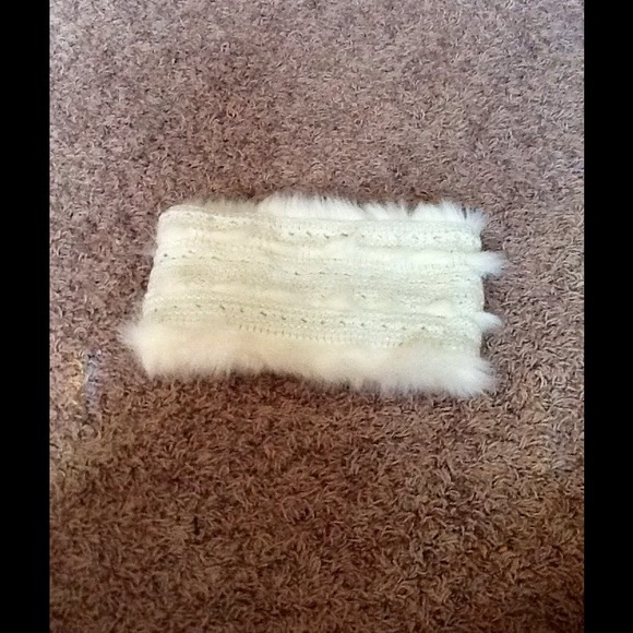 American Eagle Shimmery Faux-fur Knit Cream Snood
