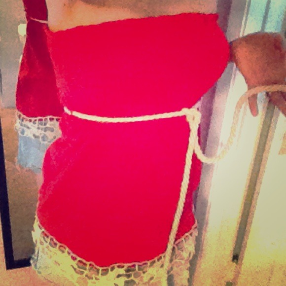 Super cute red top - Picture 1 of 3