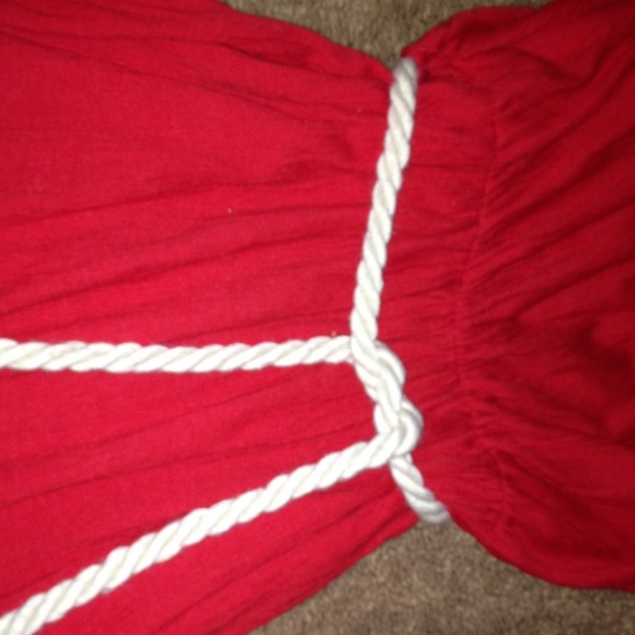 Super cute red top - Picture 2 of 3