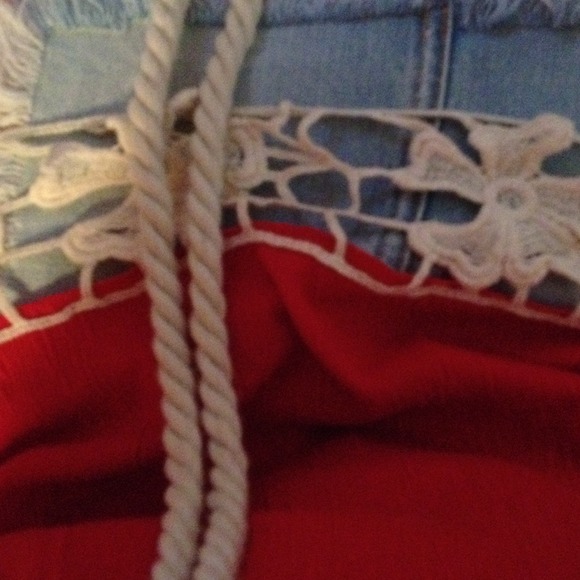 Super cute red top - Picture 3 of 3