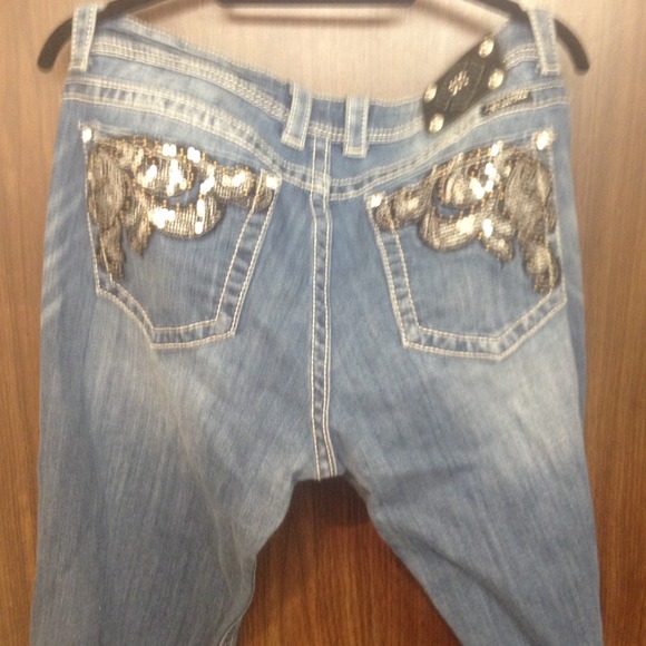 🚫SOLD🚫Miss Me Jeans--size 34 🎀