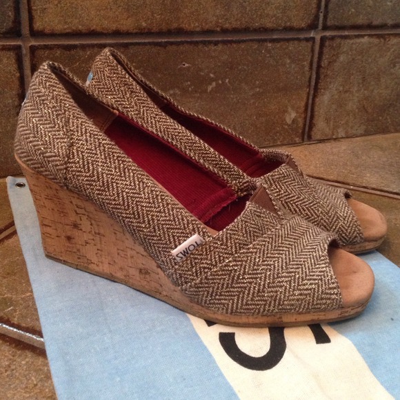 TOMS wedges