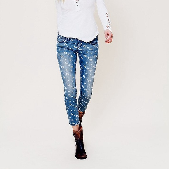 ❤️️SOLD❤️Free People Ditsy Floral Ankle Crop