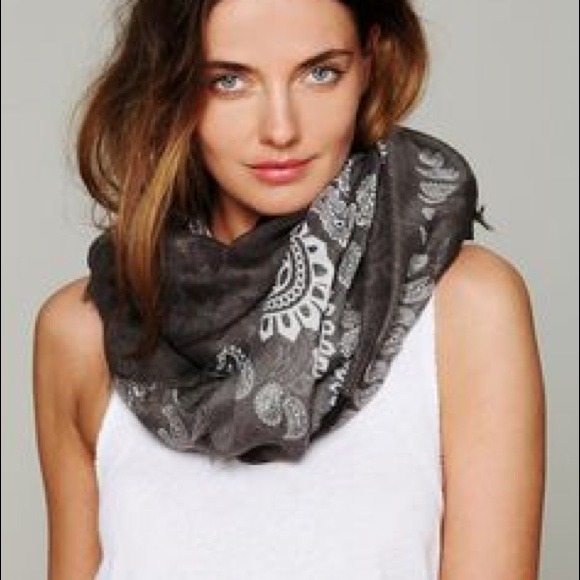 ❤️SOLD❤️Free People Paisley Print Scarf