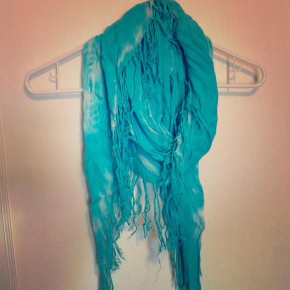 ❌SOLD IN BUNDLE❌ Square Aqua Scarf