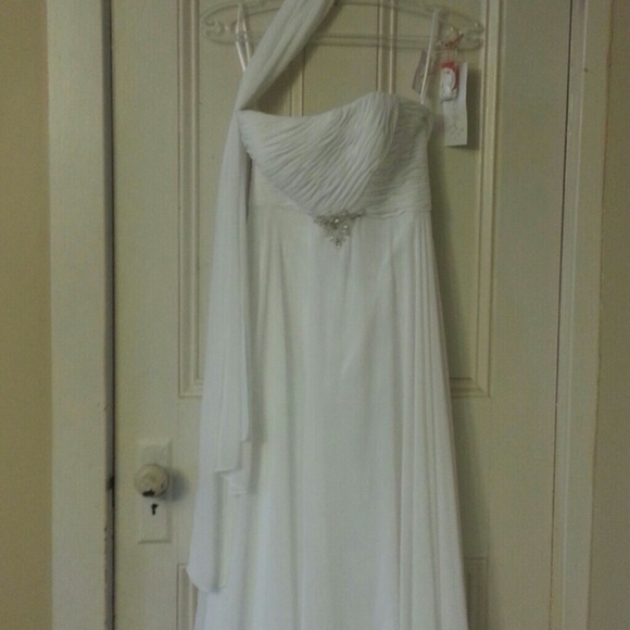 White Strapless / attachable straps Wedding dress