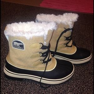 NEW! Sorel Tiovoli Boots
