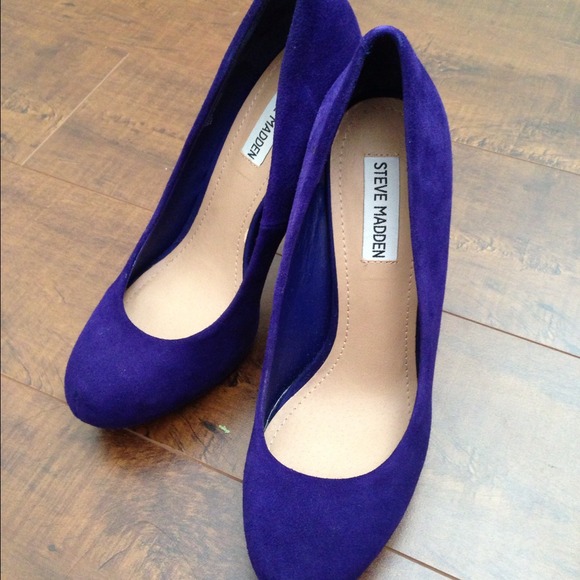 SOLD Steve Madden Traisie Blue Suede Pump