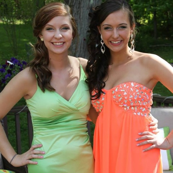 Bright green prom dress - Picture 3 of 4
