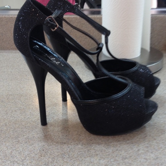 Blk shoes. Super sexy