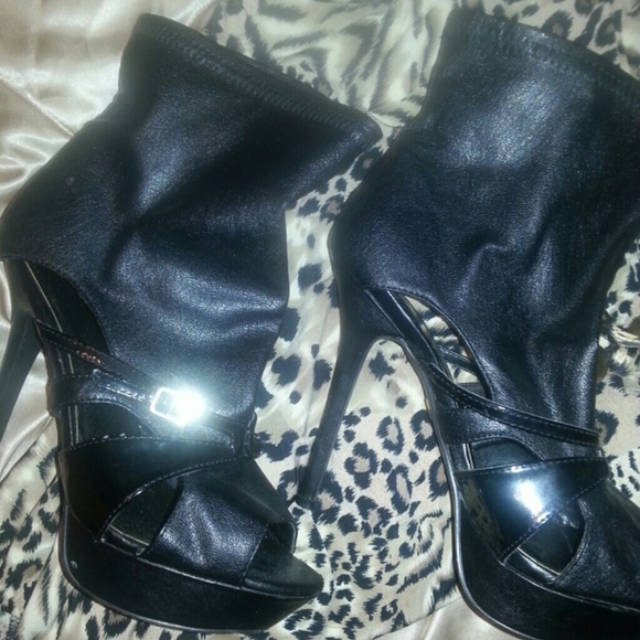 Black ankle high heels peep toe.