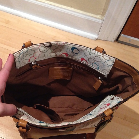 Coach Tote with monogrammed C outline in color - Picture 3 of 4