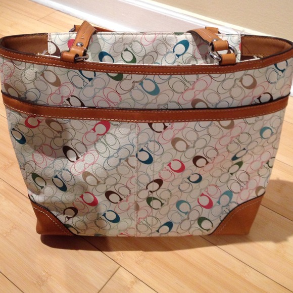 Coach Tote with monogrammed C outline in color - Picture 4 of 4