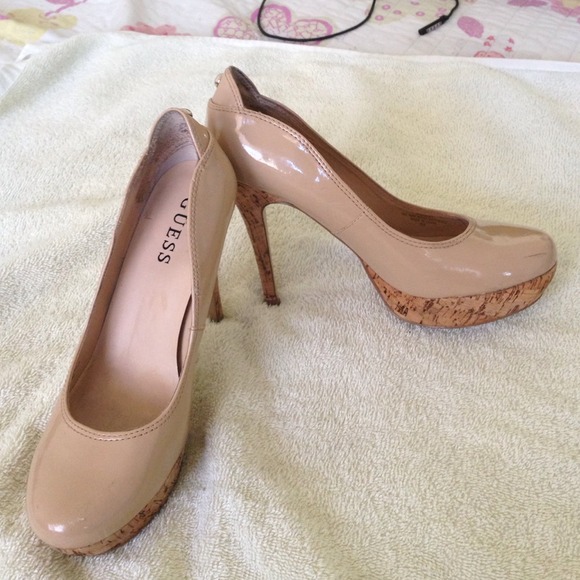 Guess nude heels🚨Free gift with purchase🚨