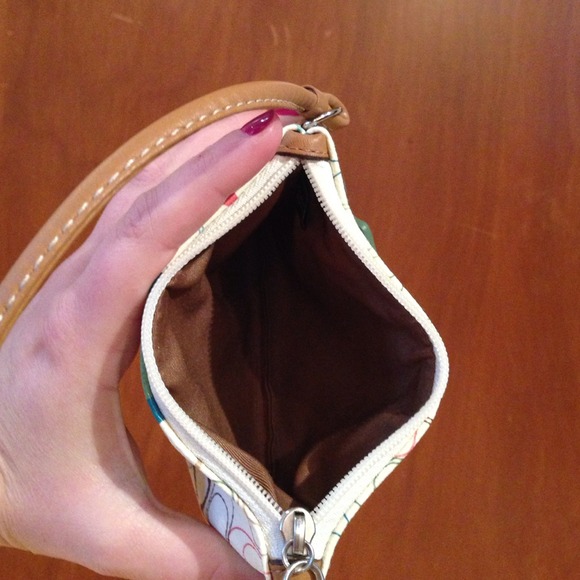 Coach wristlet - Picture 3 of 3