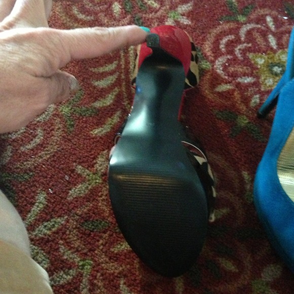 Shoes - Picture 2 of 2