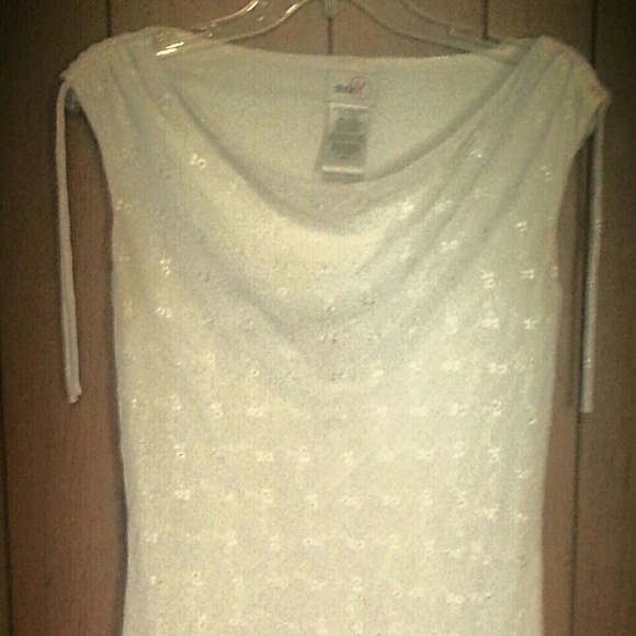 Sleeveless White dress