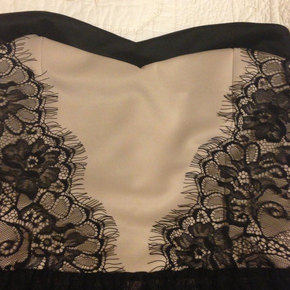 Bundled 🎉HOST PICK!🎉 NWOT Pretty, Flirty Top 💋 - Picture 2 of 4