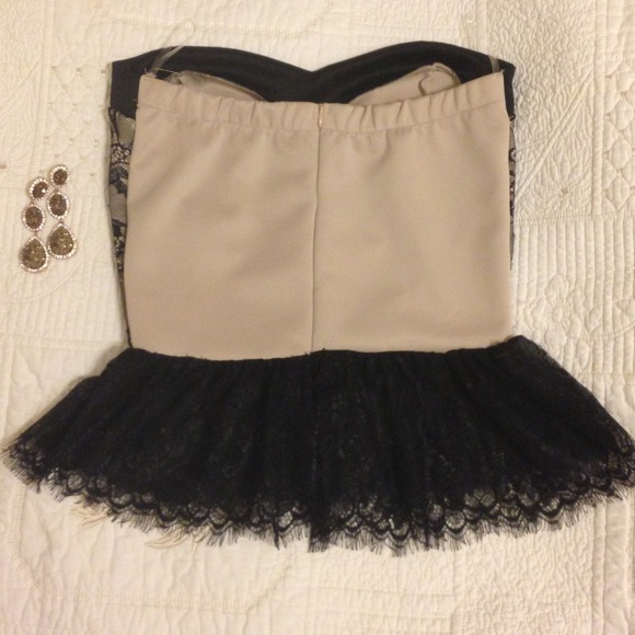 Bundled 🎉HOST PICK!🎉 NWOT Pretty, Flirty Top 💋 - Picture 4 of 4