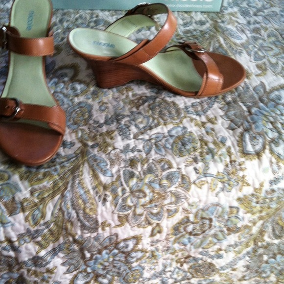 Shoes - Picture 2 of 3