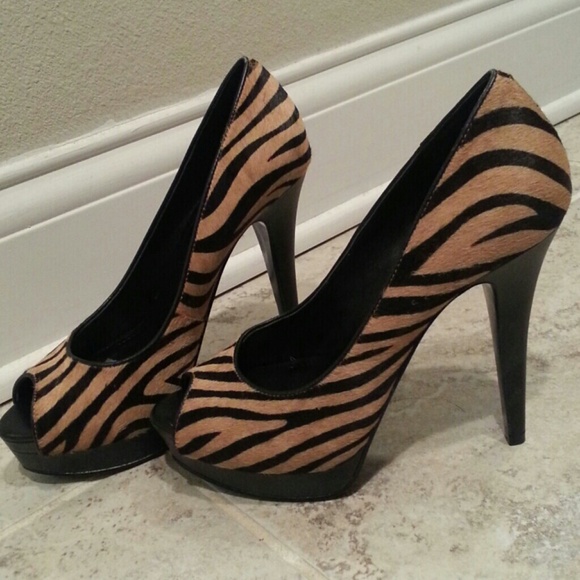 BCBGeneration platform pumps - Picture 4 of 4