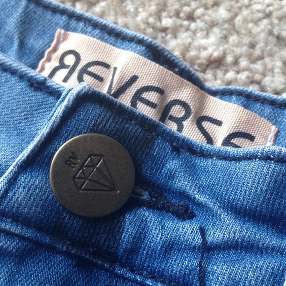 ⌛Tribal Print Studded Denim Shorts💙 - Picture 2 of 4