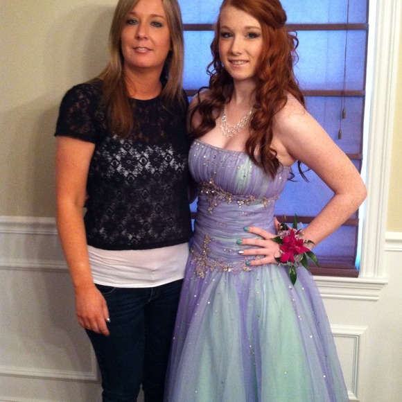 Prom dress - Picture 2 of 2