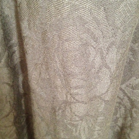 Forever 21 Grey Scarf - Picture 2 of 2