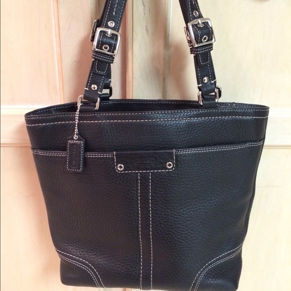 Coach Handbags - ⚡️SALE⚡️Coach black leather handbag