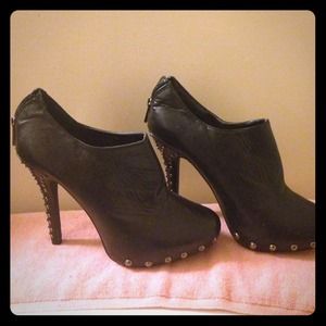 Dots Black studded booties
