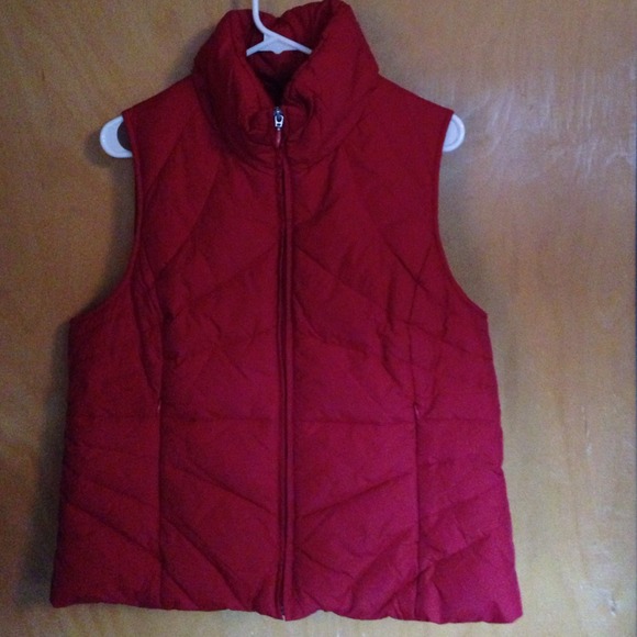 ☀️SOLD in bundle☀️Puffy Vest in red