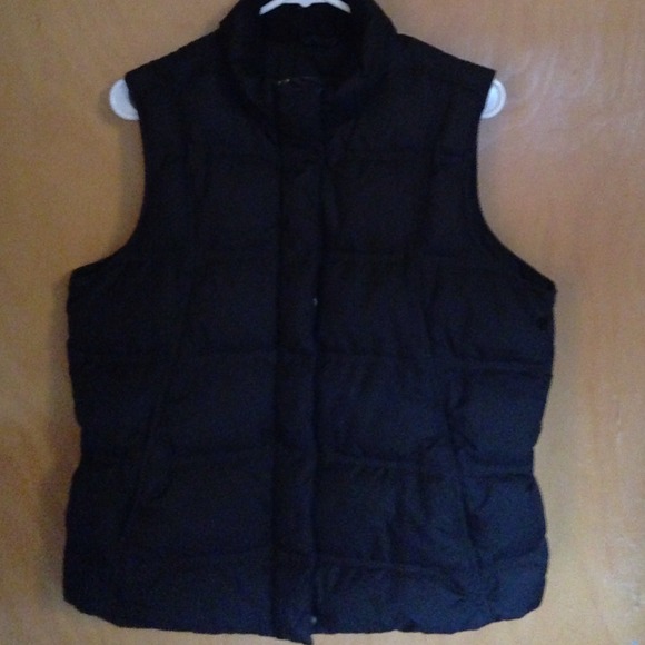 ☀️SOLD in bundle☀️Eddie Bauer Puffy Vest in black