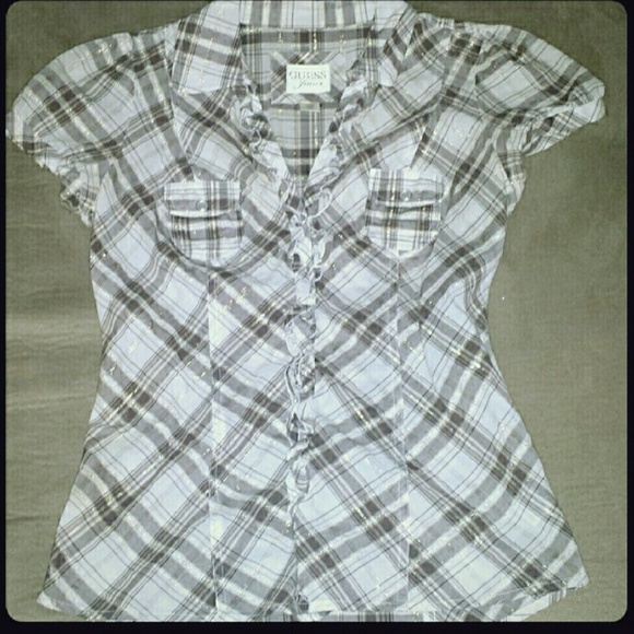 Guess button up gorgeous top